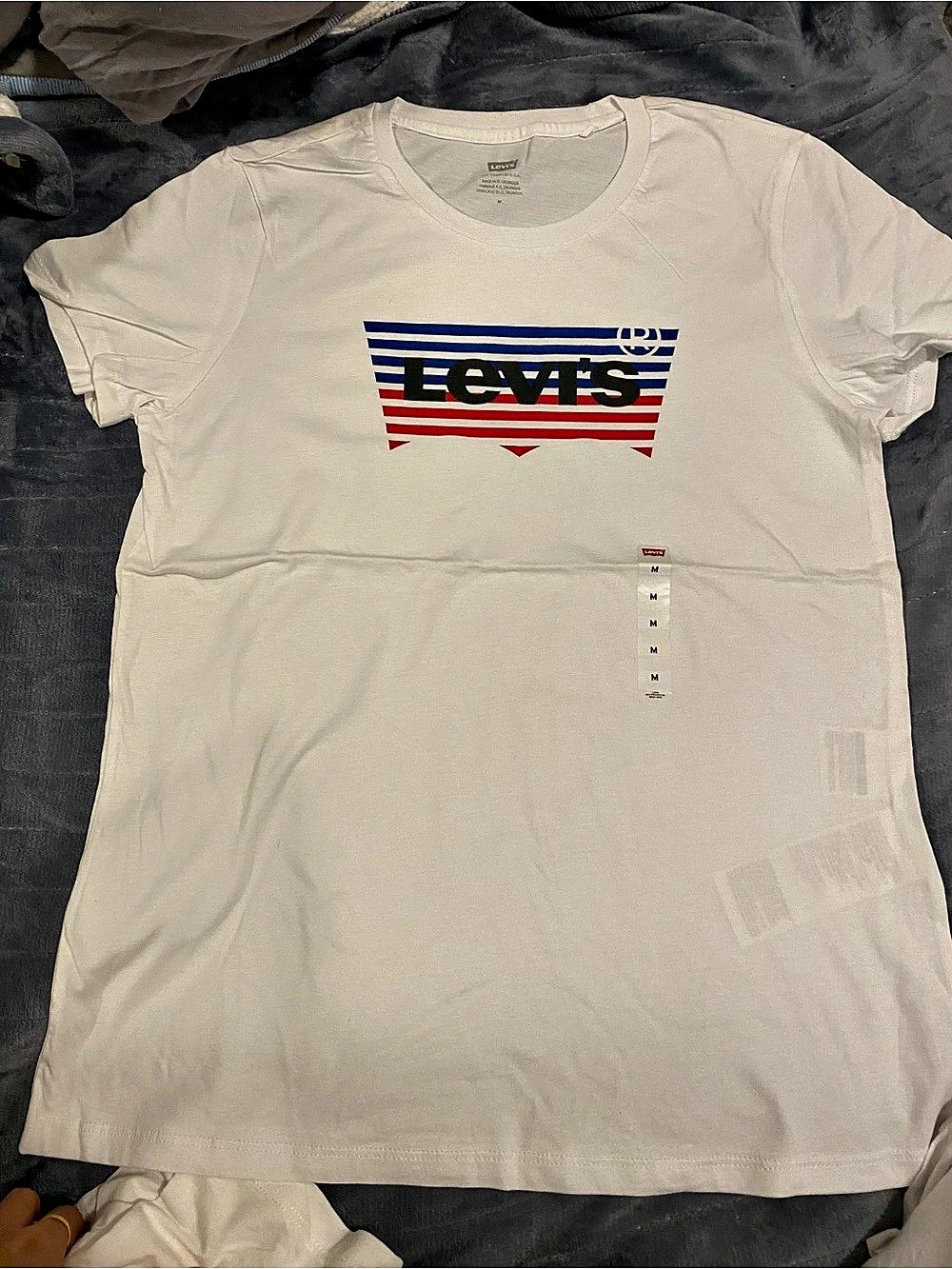 Levi's Graphic Set-In Neck T-Shirt Color Block Logo Tee in White Size Medium NWT